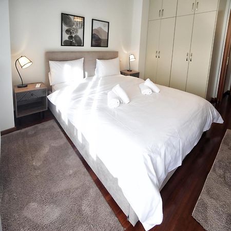 Swan Lake Front Apartment Касторія Екстер'єр фото