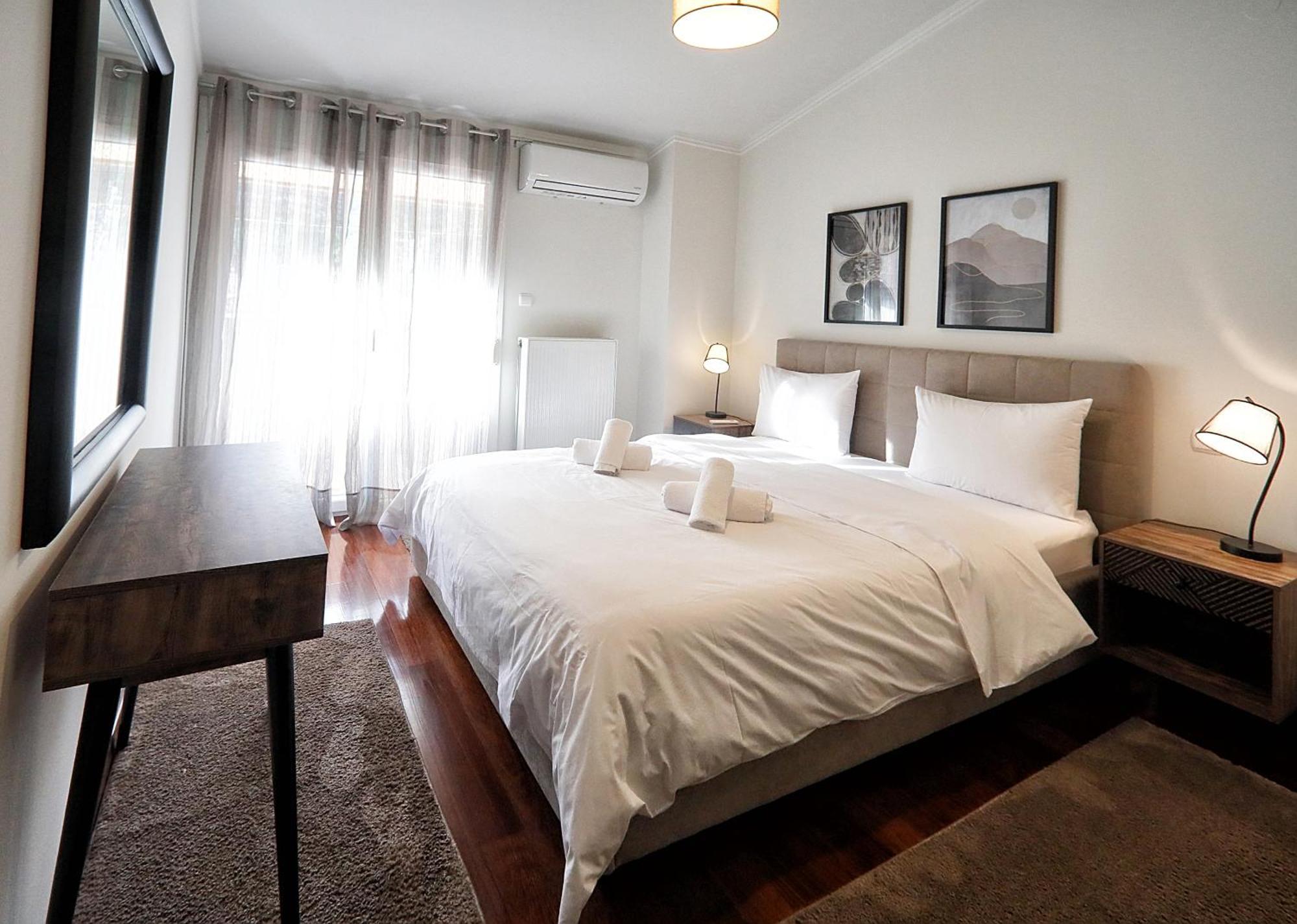 Swan Lake Front Apartment Касторія Екстер'єр фото